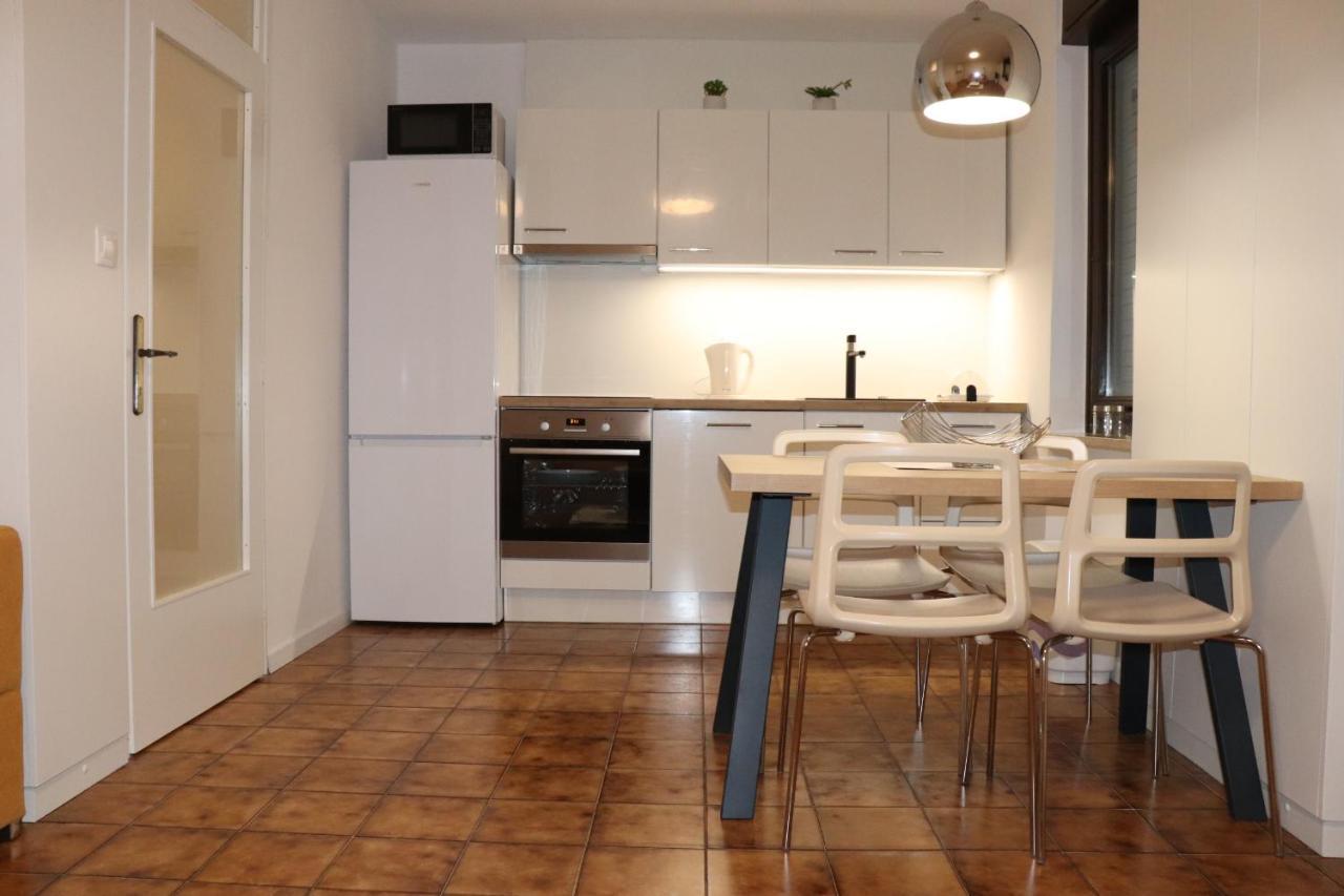 Apartments Zvezdica*** With Garden ซัมบราทิยา ภายนอก รูปภาพ