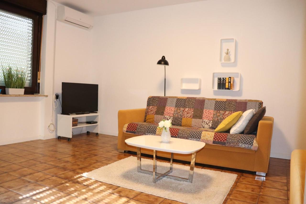 Apartments Zvezdica*** With Garden ซัมบราทิยา ภายนอก รูปภาพ