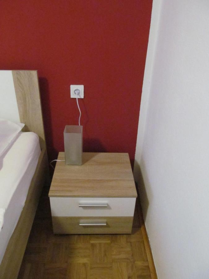 Apartments Zvezdica*** With Garden ซัมบราทิยา ภายนอก รูปภาพ