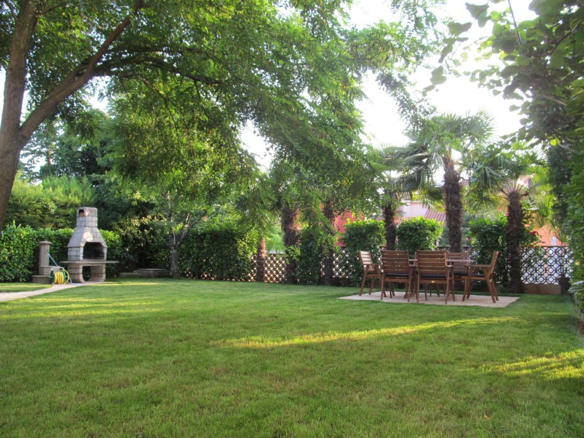 Apartments Zvezdica*** With Garden ซัมบราทิยา ภายนอก รูปภาพ