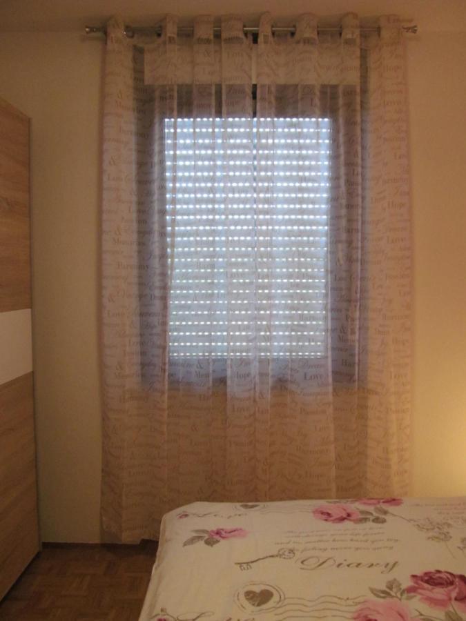 Apartments Zvezdica*** With Garden ซัมบราทิยา ภายนอก รูปภาพ