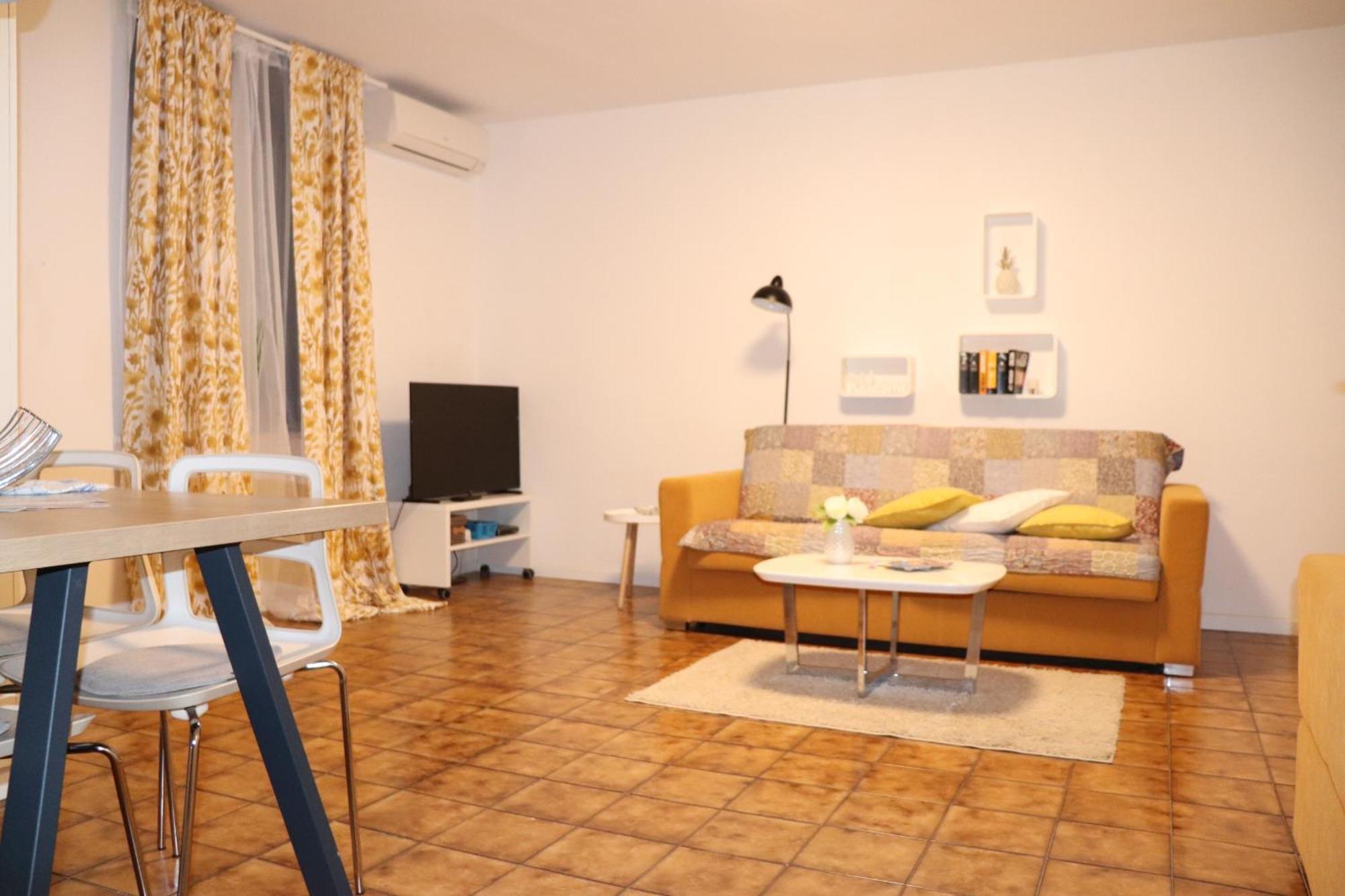 Apartments Zvezdica*** With Garden ซัมบราทิยา ภายนอก รูปภาพ